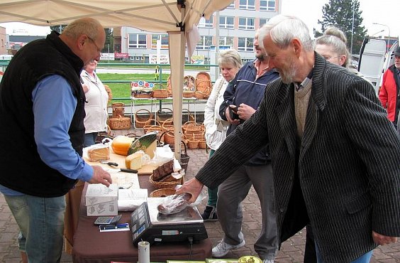 Před krumlovským Ternem se trhy vydařily